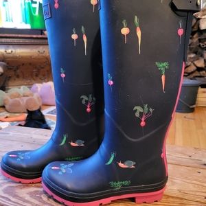 JOULES RAIN BOOTS, Veggie GARDEN! SIZE 8, FITS 9. $269 New never worn!